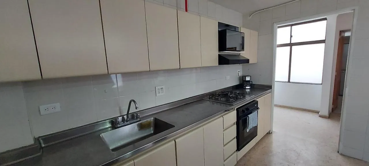 Amplio Apartamento En Los Colores Medellín