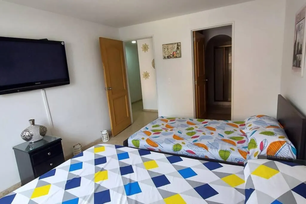 Amplio Apartamento En Los Colores Medellín 0*,