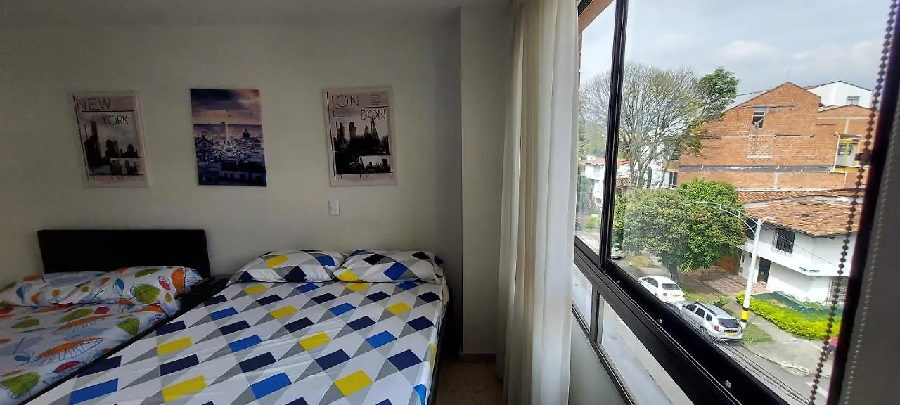Amplio Apartamento En Los Colores Medellín 0*,