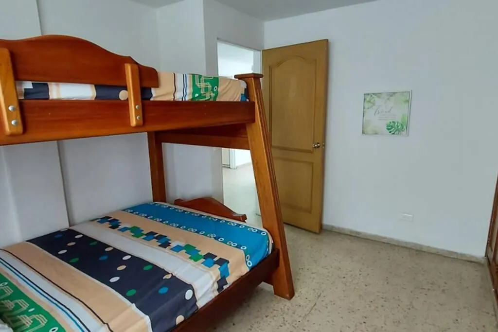 Amplio Apartamento En Los Colores Medellín 0*,
